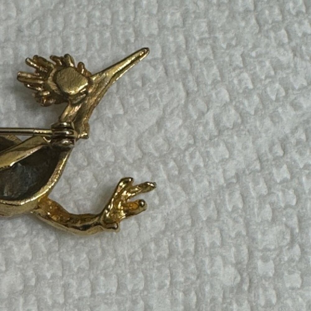 Vintage Gold Tone Road Runner Brooch with Ruby Colored Eye Neck Feathers - Picture 6 of 10